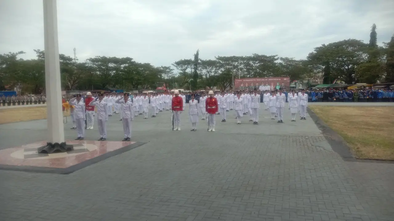 Bupati Paris Yasir Jadi Irup, 75 Putra-putri Terbaik Berhasil Kibarkan Bendera Merah Putih di Detik-detik Peringatan HUT RI ke-80 di Jeneponto