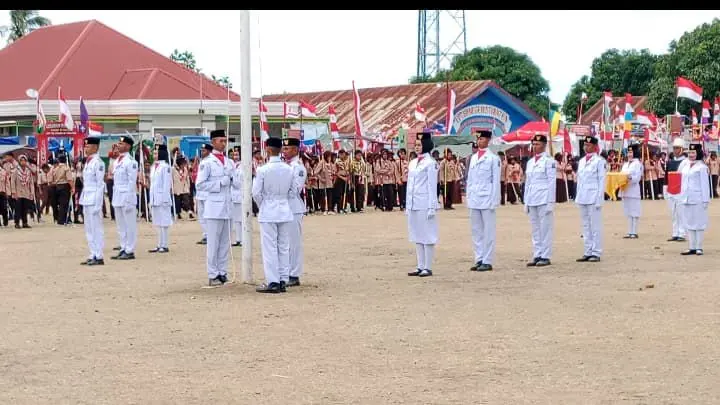 Dengan Penuh Hikmat, Bendera Sang Saka Merah Putih di Kecamatan Turatea Berhasil Dikibarkan di Tiang Tertinggi 