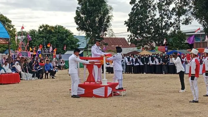 Dengan Penuh Hikmat, Bendera Sang Saka Merah Putih di Kecamatan Turatea Berhasil Dikibarkan di Tiang Tertinggi