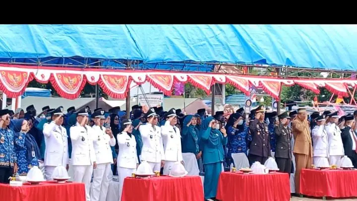 Dengan Penuh Hikmat, Bendera Sang Saka Merah Putih di Kecamatan Turatea Berhasil Dikibarkan di Tiang Tertinggi 