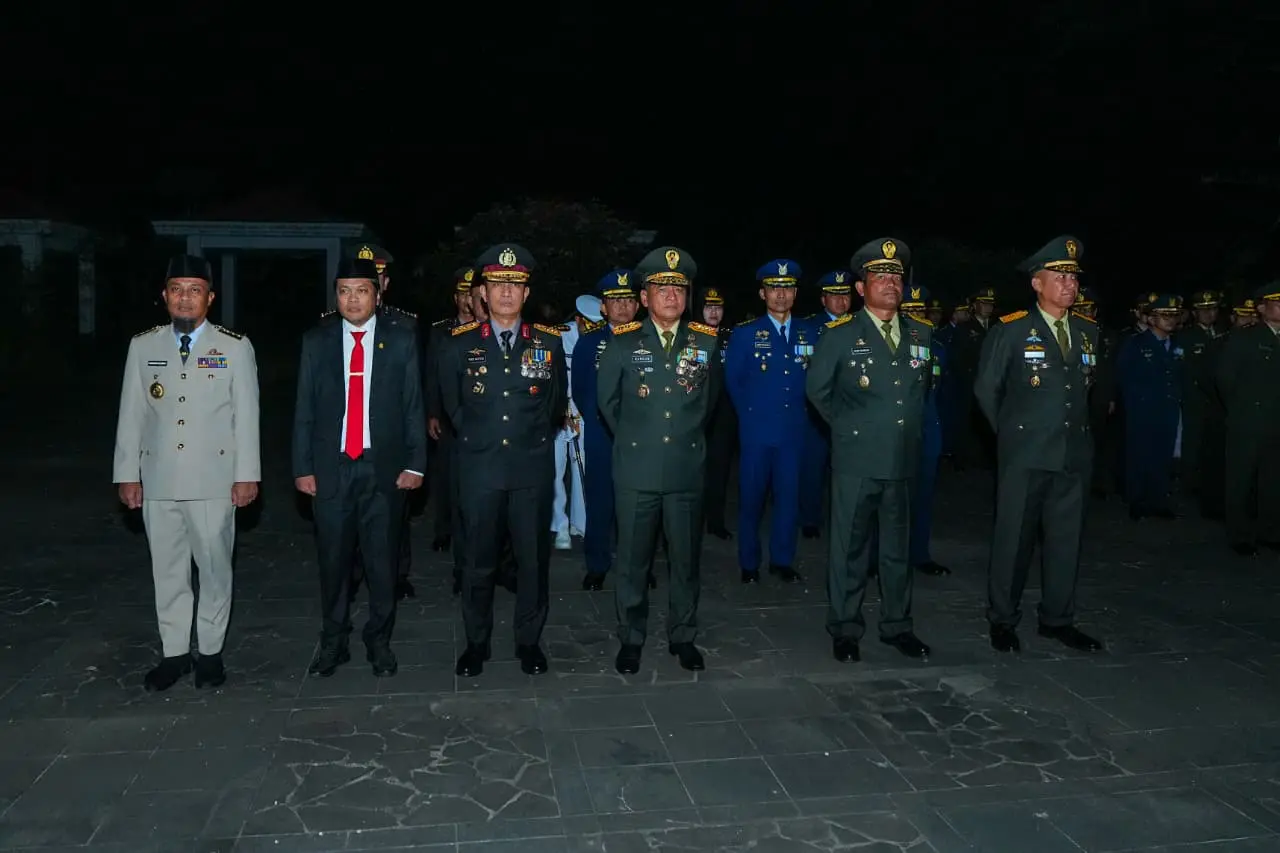 Gubernur Sulsel Ikuti Apel Kehormatan dan Renungan Suci di TMP Panaikang