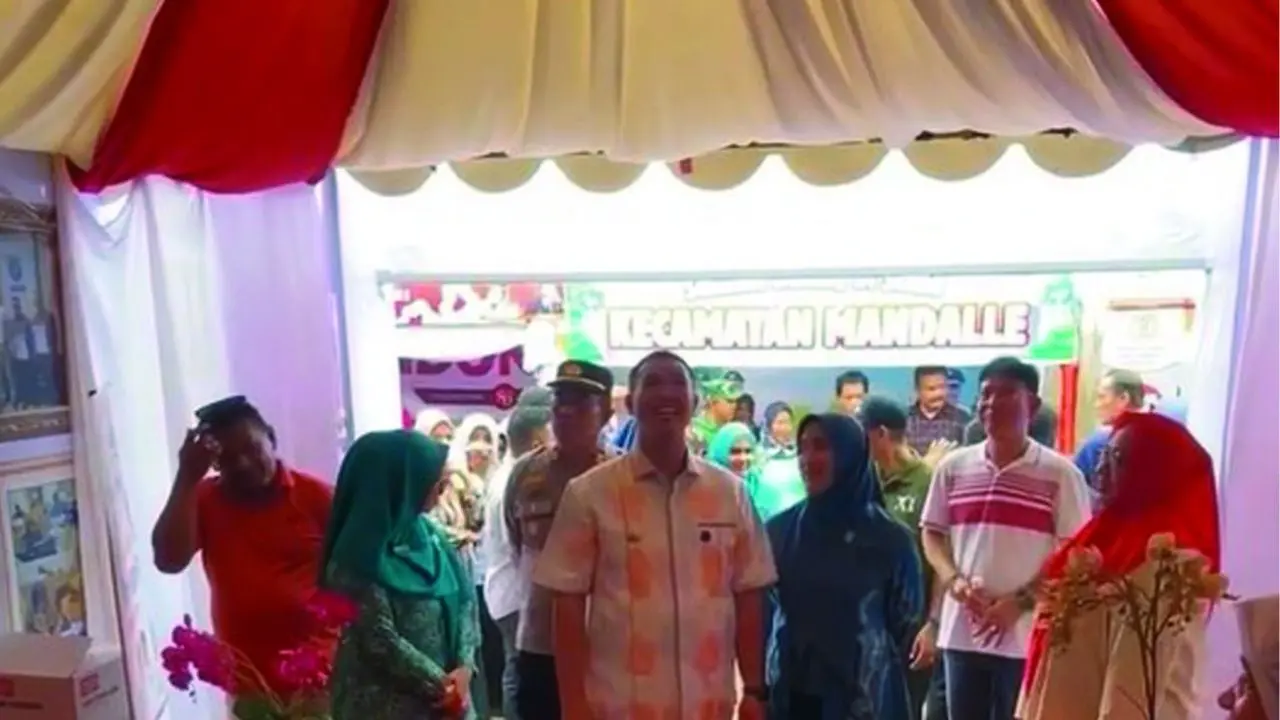 Bupati Yusran Tinjau Pameran Pembangunan HUT ke-80 RI di Pangkep