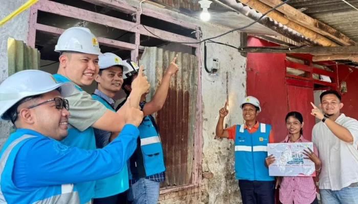 PLN UID Sulselrabar Gratiskan Sambungan Listrik untuk 216 Warga di Momen HUT RI ke-80