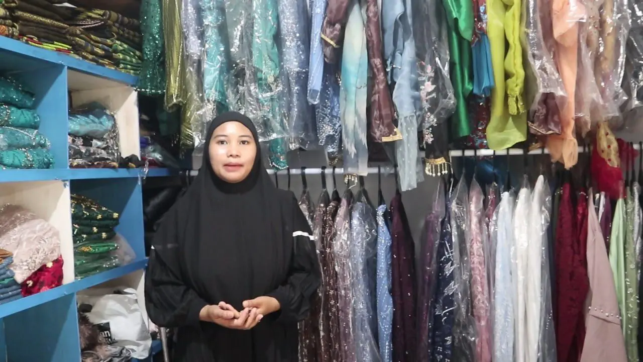 Fia dan Gaun-Gaun Mimpinya 2 Fia dan Gaun-Gaun Mimpinya