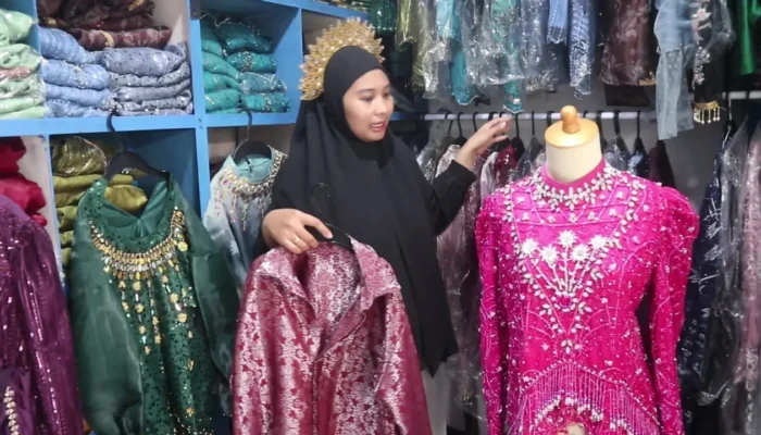 Fia dan Gaun-Gaun Mimpinya