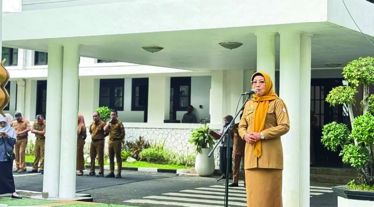 Kadis Pertanahan Makassar Bertindak Sebagai Pembina Apel Pagi di Balai Kota