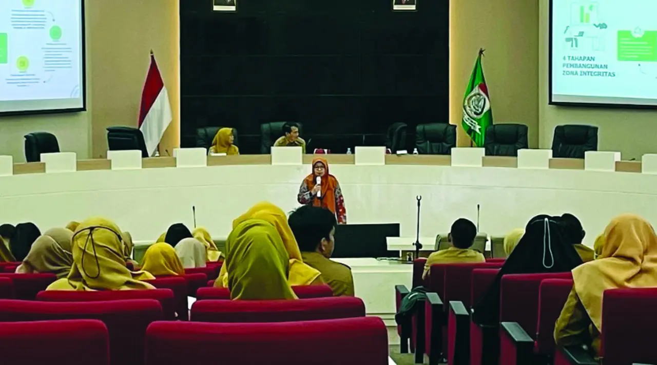 Sekretaris Dinas Pertanahan Makassar Tegaskan Komitmen Zona Integritas 2 Sekretaris Dinas Pertanahan Makassar Tegaskan Komitmen Zona Integritas