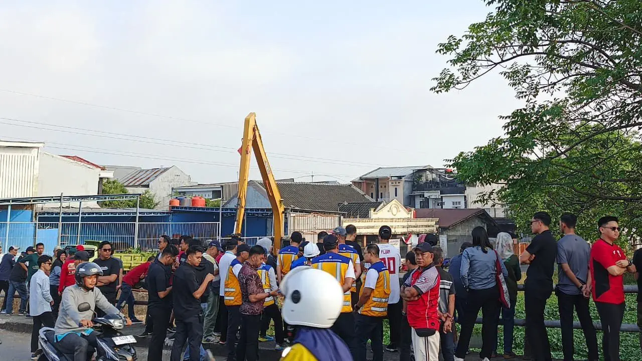 Jum’at Bersih di Waduk Tunggu Pampang, Warga dan Pemkot Makassar Angkat Eceng Gondok