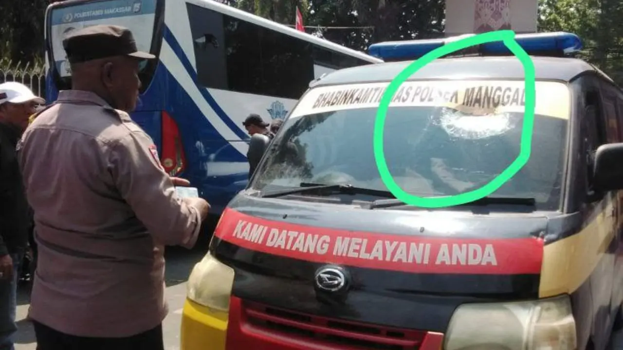 Pasca Sebar Bau Busuk di PN Makassar, Oknum Pendemo Rusak Mobil Polisi dan Warga
