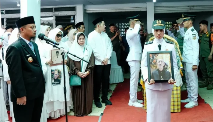 Gubernur Sulsel Lepas Jenazah Mantan Sekprov Mappatoeroeng Parawansa