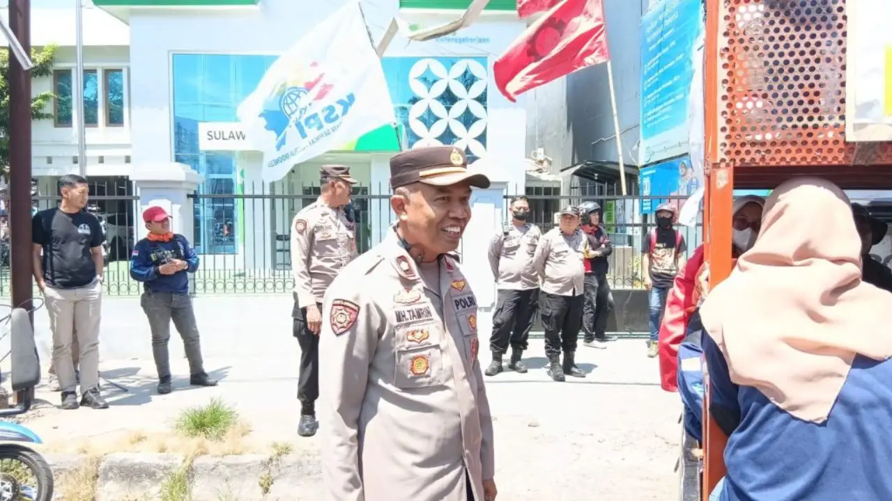 Kapolsek Makassar Kawal Aksi Buruh di Kantor BPJS Berjalan Damai