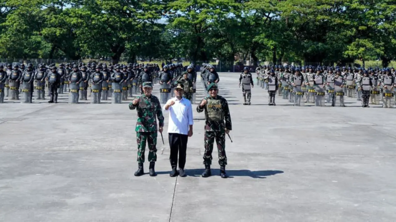 Gubernur Andi Sudirman Apresiasi TNI Jaga Sulsel Tetap Kondusif