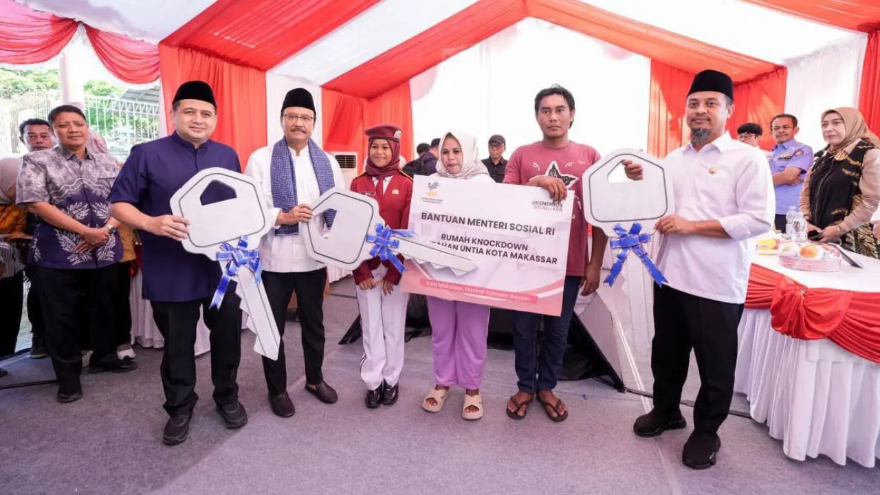 Mensos dan Gubernur Sulsel Resmikan Rumah Layak Huni untuk Warga Kurang Mampu di Makassar