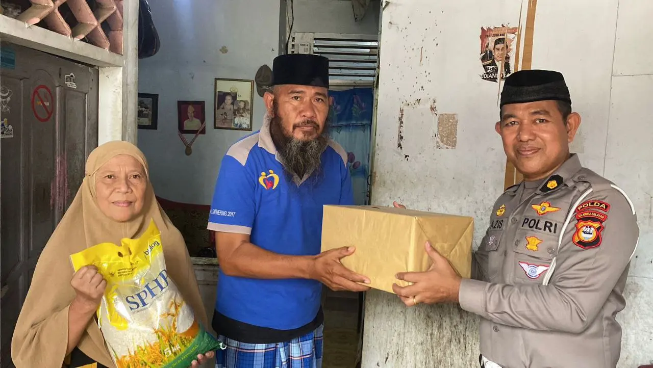 HUT ke-70, Ditlantas Polda Sulsel Gelar Anjangsana dan Serahkan Bantuan