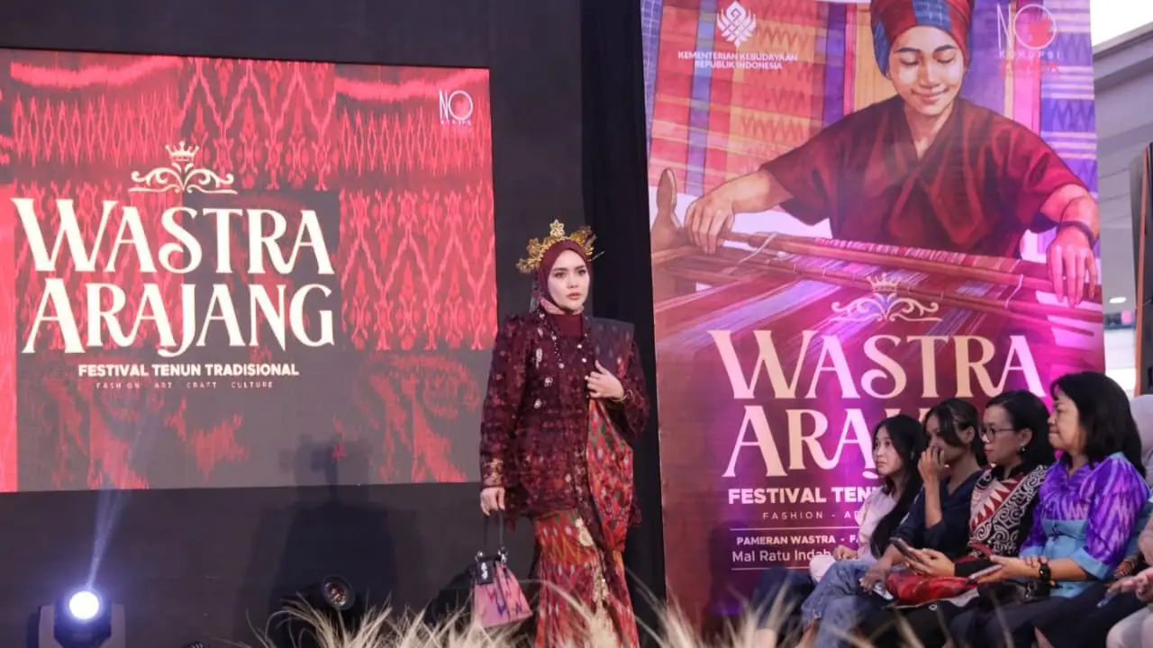 Dekranasda Makassar Tampilkan Tenun Lontara dan Bombang di Wastra Arajang 2025