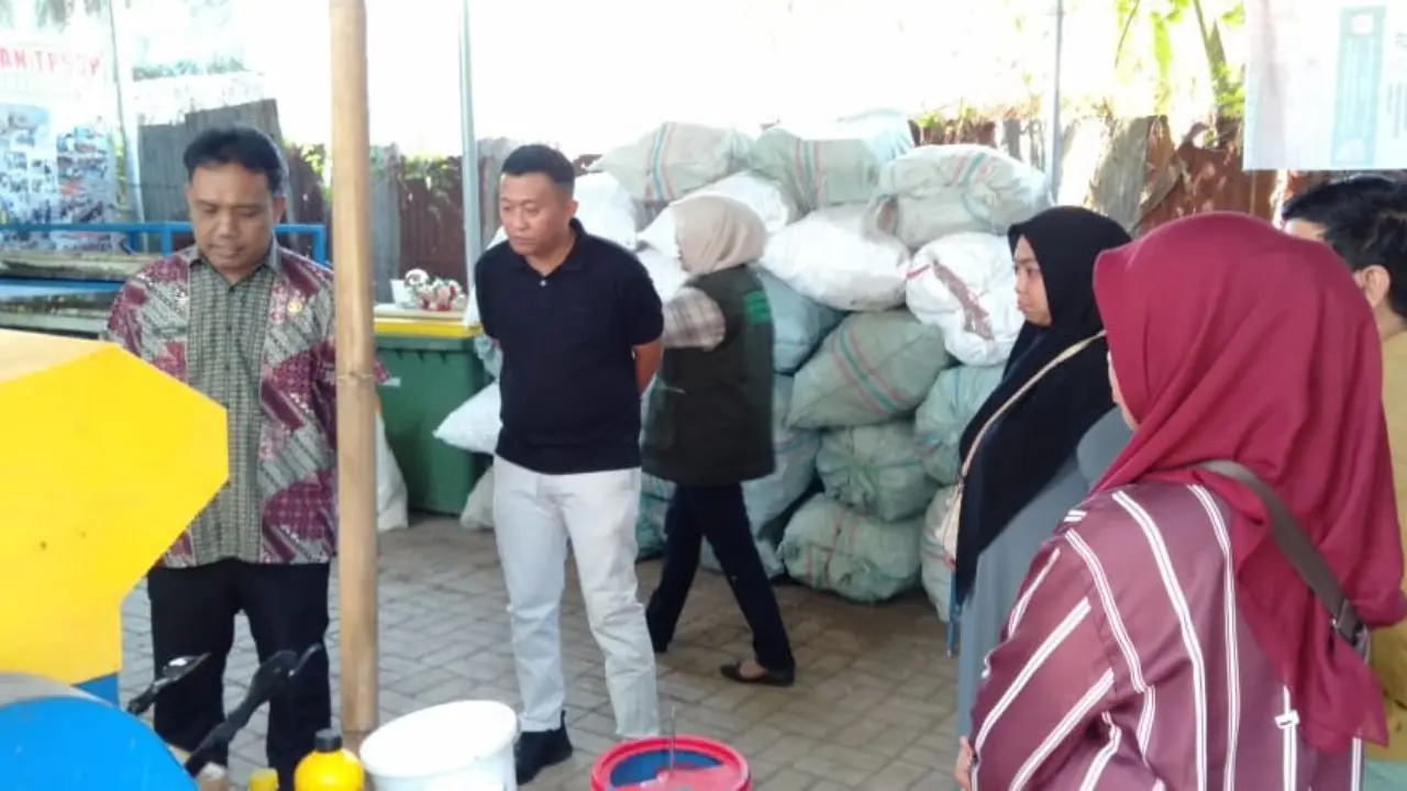 Kolaborasi Jaga Lingkungan, Camat se-Makassar Satukan Langkah di TPS3R Karebosi