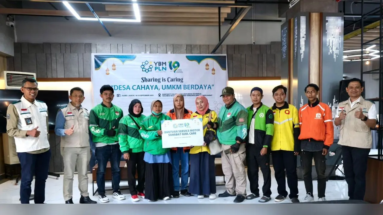 100 Ojol di Makassar Nikmati Servis Motor Gratis dari YBM PLN