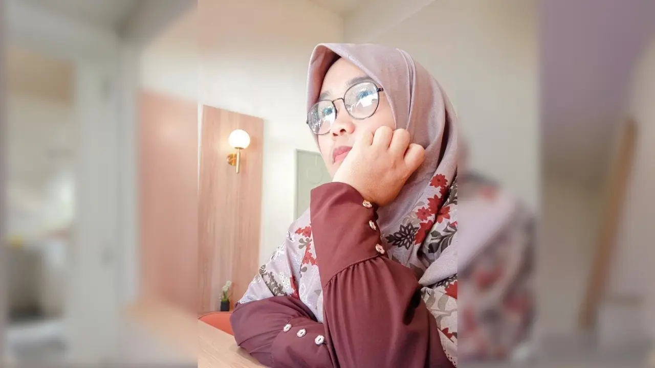 Mansyuriah, S.S. (Aktivis Muslimah Makassar Urban Forum)