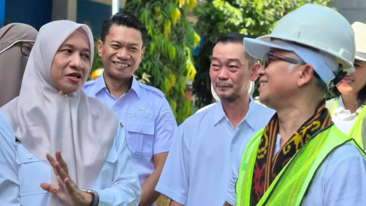 Wamen Dikdasmen Tinjau SMPN 53 Makassar, Pastikan Fasilitas Pendidikan Layak