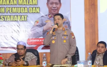 Kapolrestabes Makassar Mediasi Warga Bertikai di Tallo Dengan Makan Bersama 4 Kapolrestabes Makassar Mediasi Warga Bertikai di Tallo Dengan Makan Bersama