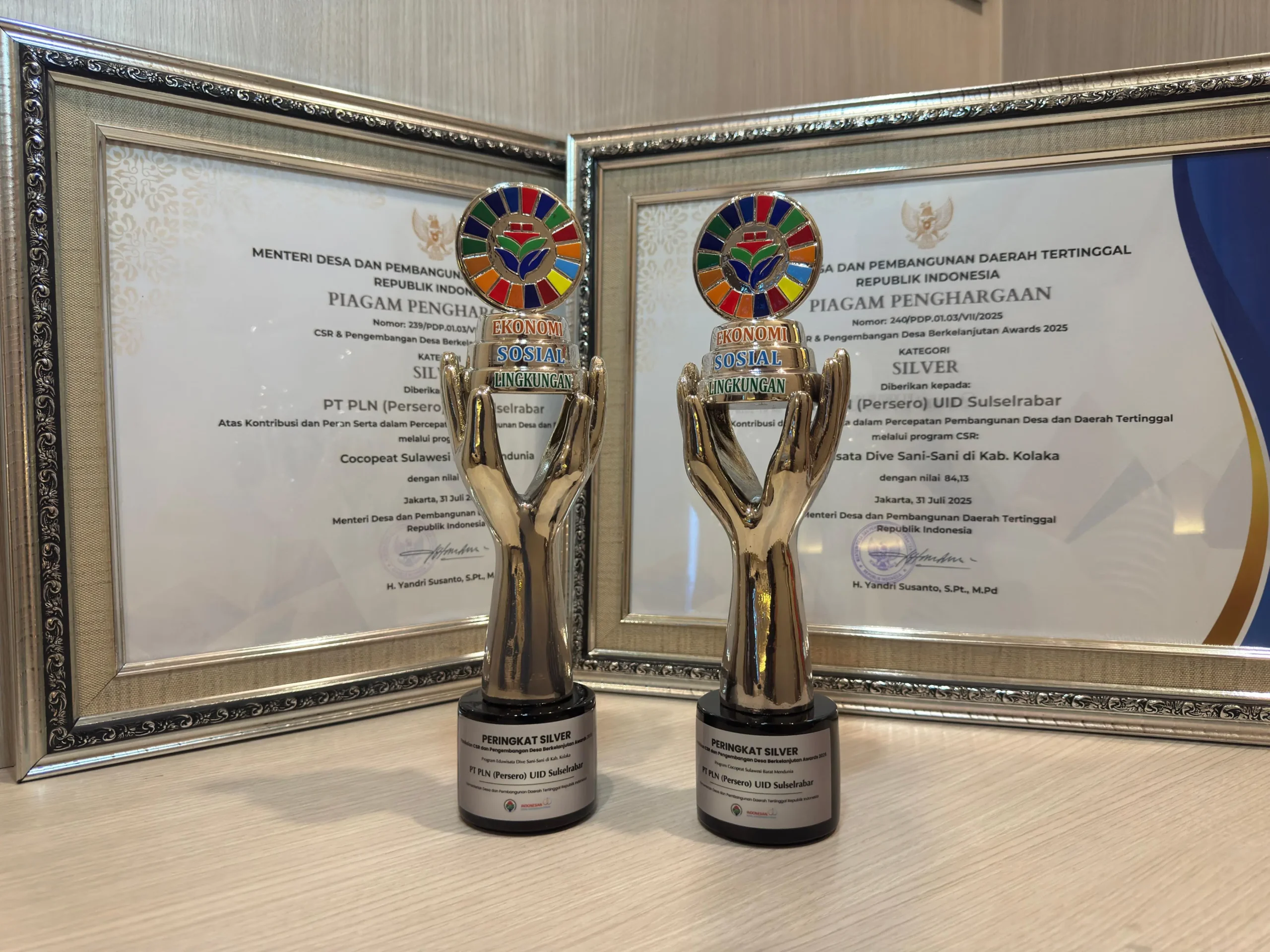 PLN UID Sulselrabar Raih Dua Penghargaan CSR & PDB Awards 2025 2 PLN UID Sulselrabar Raih Dua Penghargaan CSR & PDB Awards 2025