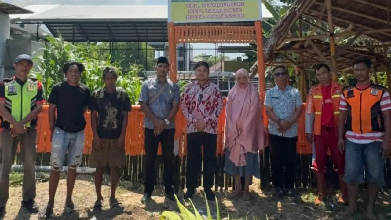 Lurah Mannuruki Tinjau Urban Farming RW 005, Dorong Sinergi Warga dan Pemerintah