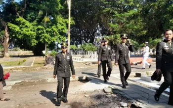 Tabur Bunga HUT TNI ke-80 di TMP Panaikang Diselimuti Sampah dan Bau Tak Sedap 4 Tabur Bunga HUT TNI ke-80 di TMP Panaikang Diselimuti Sampah dan Bau Tak Sedap