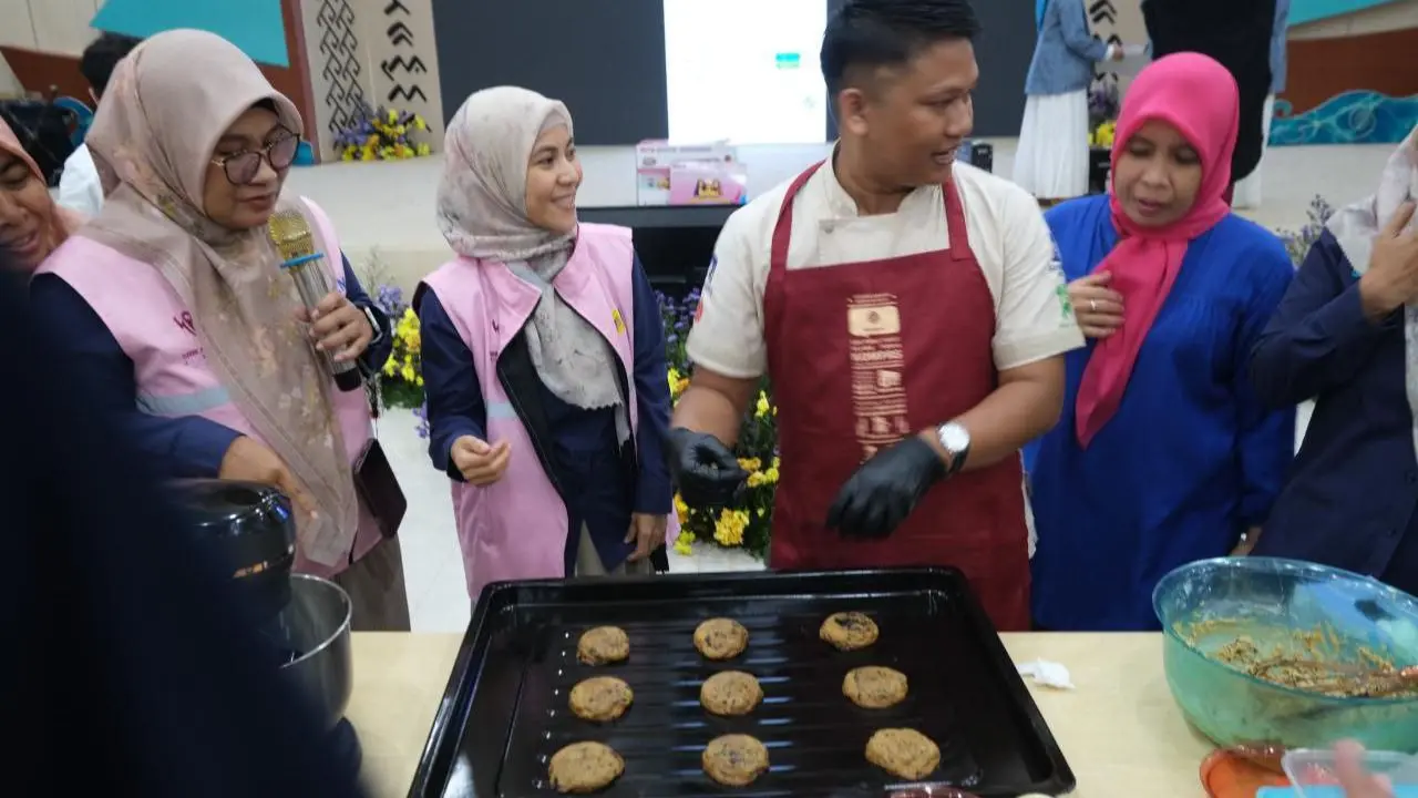 Srikandi PLN Sulselrabar Dukung UMKM Perempuan, Hadirkan Harapan Baru Lewat Program “Woman Support Woman” 2 Srikandi PLN Sulselrabar Dukung UMKM Perempuan, Hadirkan Harapan Baru Lewat Program “Woman Support Woman”