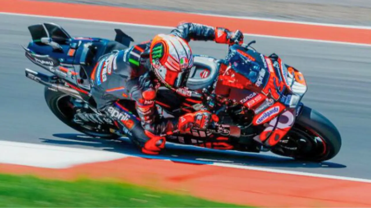 Sprint Race Mandalika 2025: Bezzecchi Rebut Kemenangan Dramatis, Marquez Tersingkir dari Persaingan
