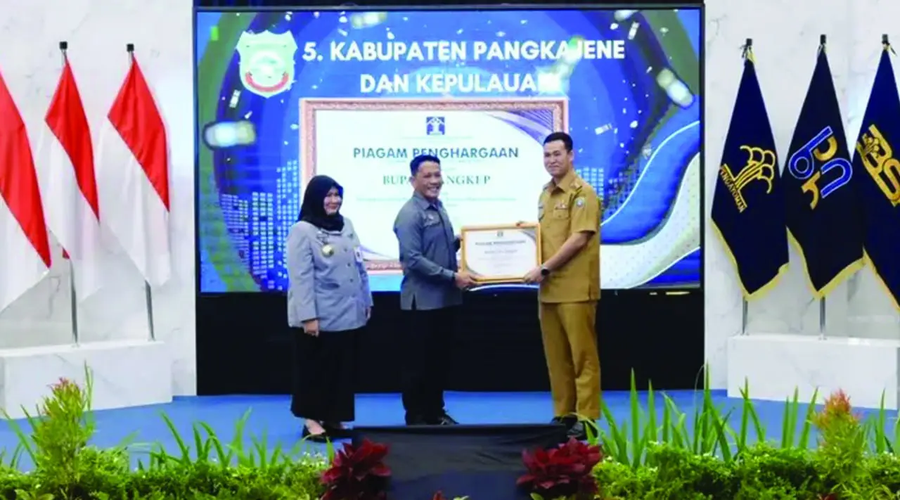 Bupati Pangkep Terima Penghargaan Kemenkumham atas Dukungan Pembentukan Posbakum