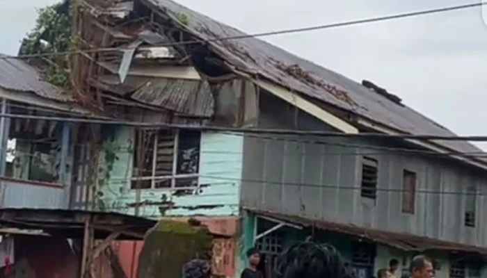 Puluhan Rumah Rusak Diterjang Angin Kencang di Tamangapa Manggala