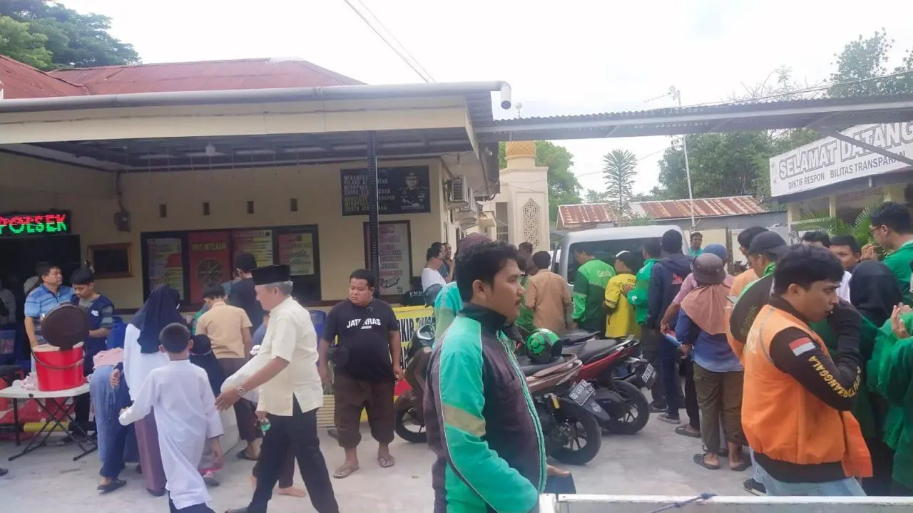 Kapolda Sulsel Gelar Safari Jumat Berbagi di Polsek Manggala