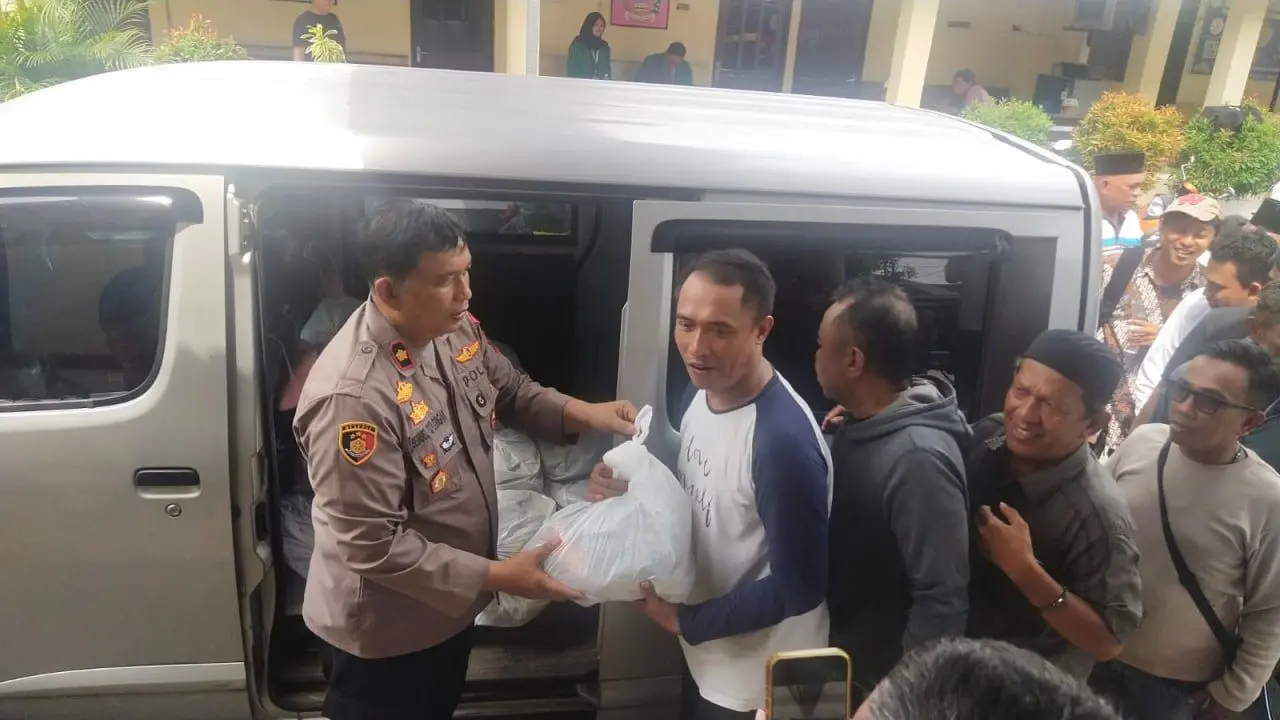Kapolda Sulsel Gelar Safari Jumat Berbagi di Polsek Manggala