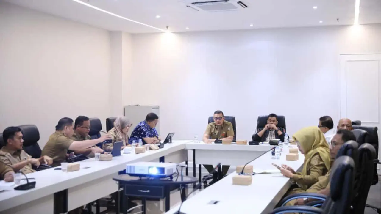 Sekda Zulkifly Pimpin Rapat Soal Stadion, Pemkot Siap Tender Dini