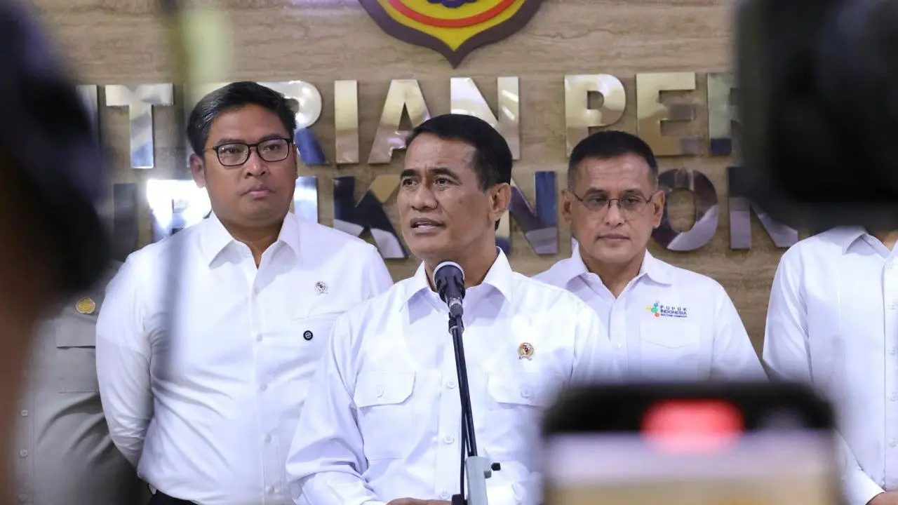 Menteri Amran Pastikan Stok Pupuk untuk Petani Tetap Aman Meski 2.039 Kios Nakal Dicabut Izinnya
