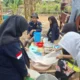 PPK ORMAWA HIMATEPA Unhas Latih Warga Nisombalia Olah Limbah Cangkang Rajungan Jadi Pakan Ternak