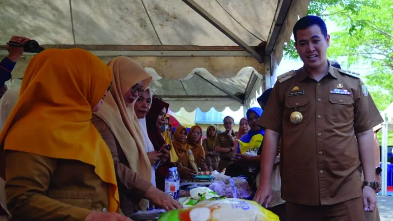 Bupati Pangkep Tinjau Langsung Gerakan Pangan Murah Peringati HUT ke-356 Sulsel