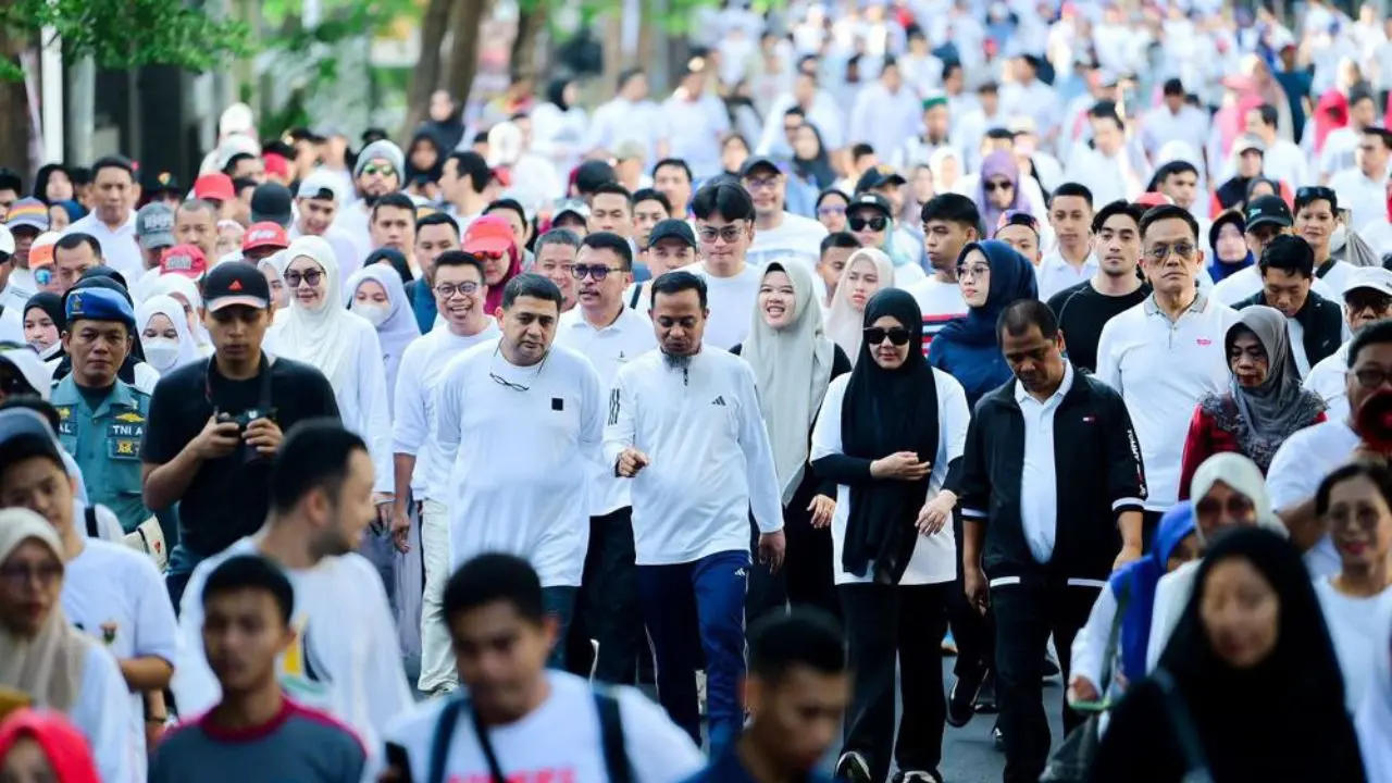 Andi Sudirman, Fatmawati Rusdi, dan Appi Jalan Sehat Bersama di Peringatan 356 Tahun Sulsel