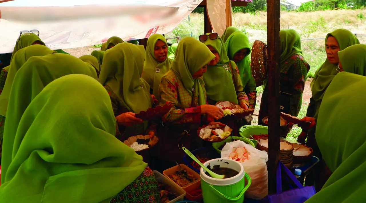 Pengurus Ranting Muslimat NU Kel. Biring Romang Gelar Raker Perdana di Alam Terbuka dengan Penuh Keakraban