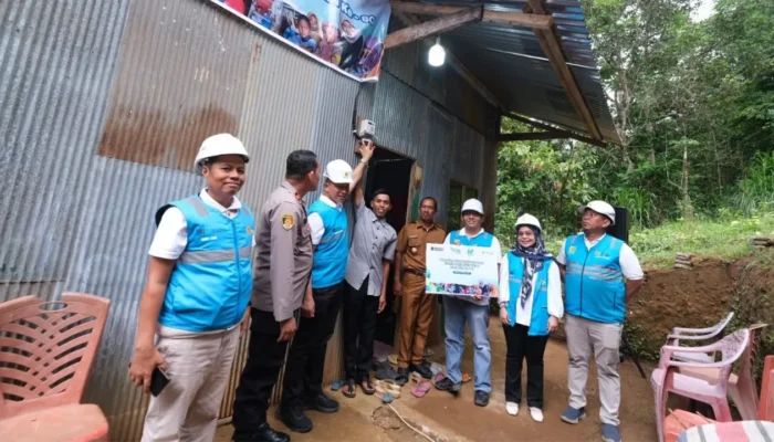 PLN Sulselrabar Terangi 448 Rumah Warga Pra-Sejahtera di Momentum HLN ke-80