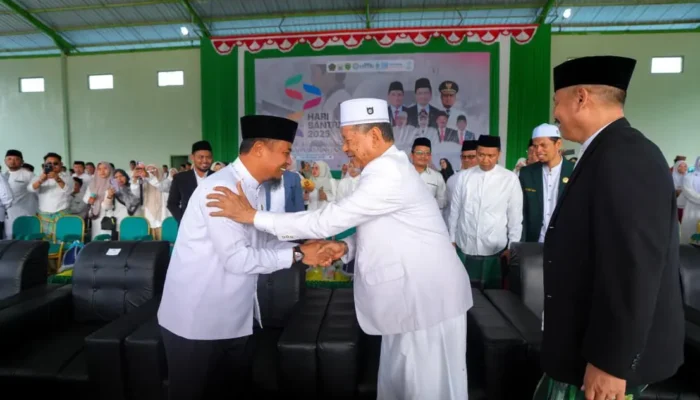 Gubernur Andi Sudirman Kucurkan Rp5 Miliar untuk Perbaikan Jalan ke Ponpes DDI Mangkoso