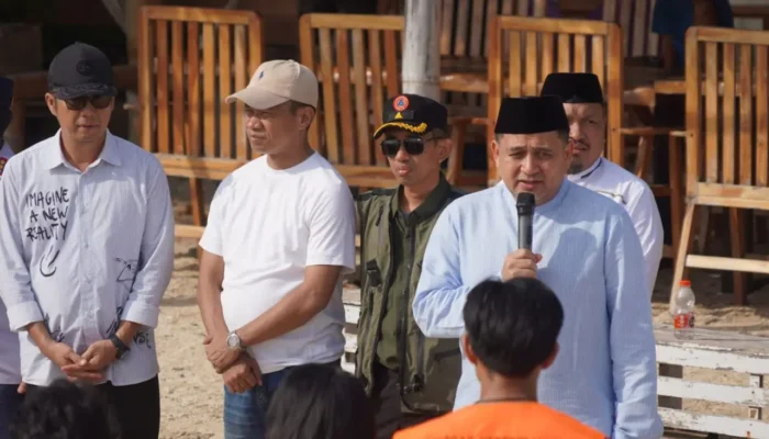 Wali Kota Makassar Pimpin Gerakan Jum’at Bersih di Pulau Samalona