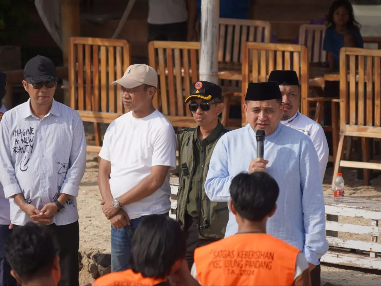 Wali Kota Makassar Pimpin Gerakan Jum’at Bersih di Pulau Samalona