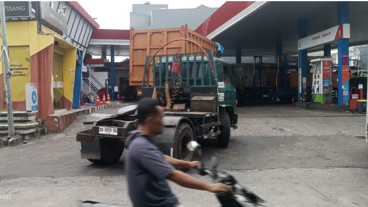 Pertamina Pastikan Stok Aman, Antrean Truk di SPBU Makassar Hanya karena Lonjakan Pengisian
