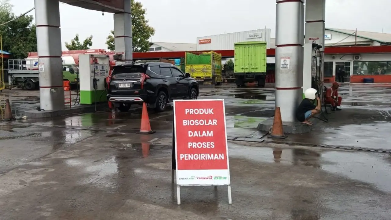 Antrean Solar Masih Mengular di Sejumlah SPBU, Pertamina Klaim Pasokan Normal
