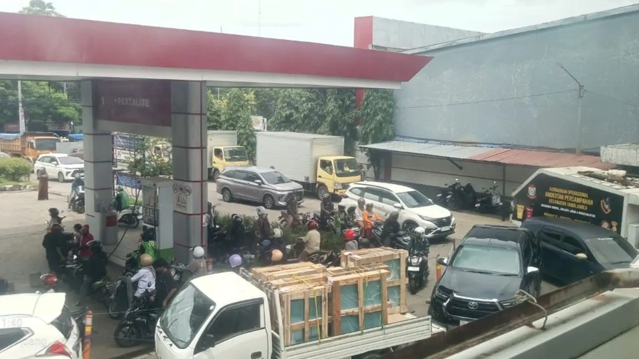 Antrean Panjang Solar Kembali Terjadi di SPBU Makassar, Pengelola Ungkap Penyebabnya
