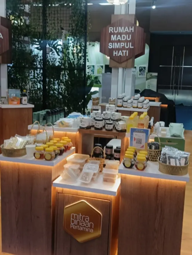 Dari Lebah, Tiwi Bisa Sekolahkan Tiga Anak hingga Sarjana: Kisah UMKM Binaan Pertamina yang Menebar Manfaat