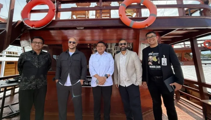 Maher Zain Nikmati Laut Losari dan Ikan Segar Bareng Wali Kota Makassar