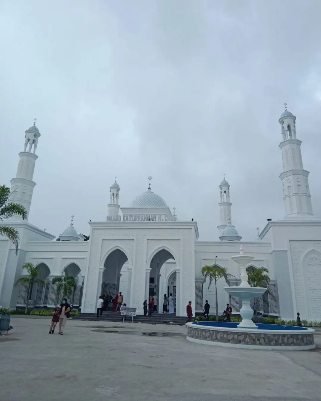 Masjid Baiturrahman H. Lawe di Lingkungan Gempunge, Kelurahan Mangempung
