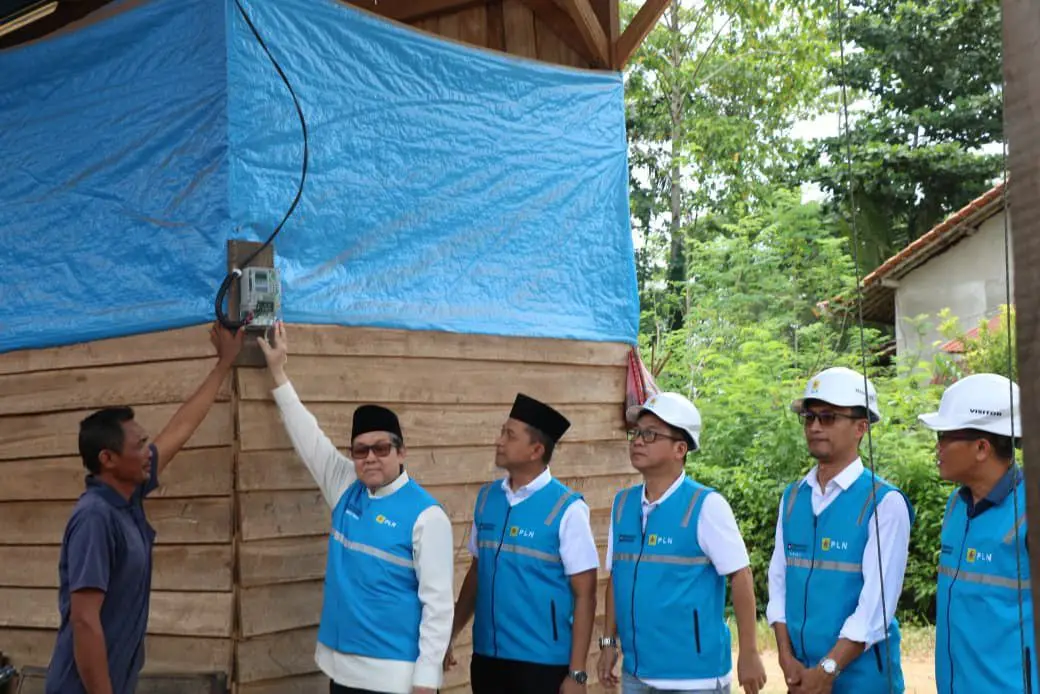 PLN Nyalakan Harapan 10 Keluarga Pra-Sejahtera di Konawe Lewat Program Light Up The Dream